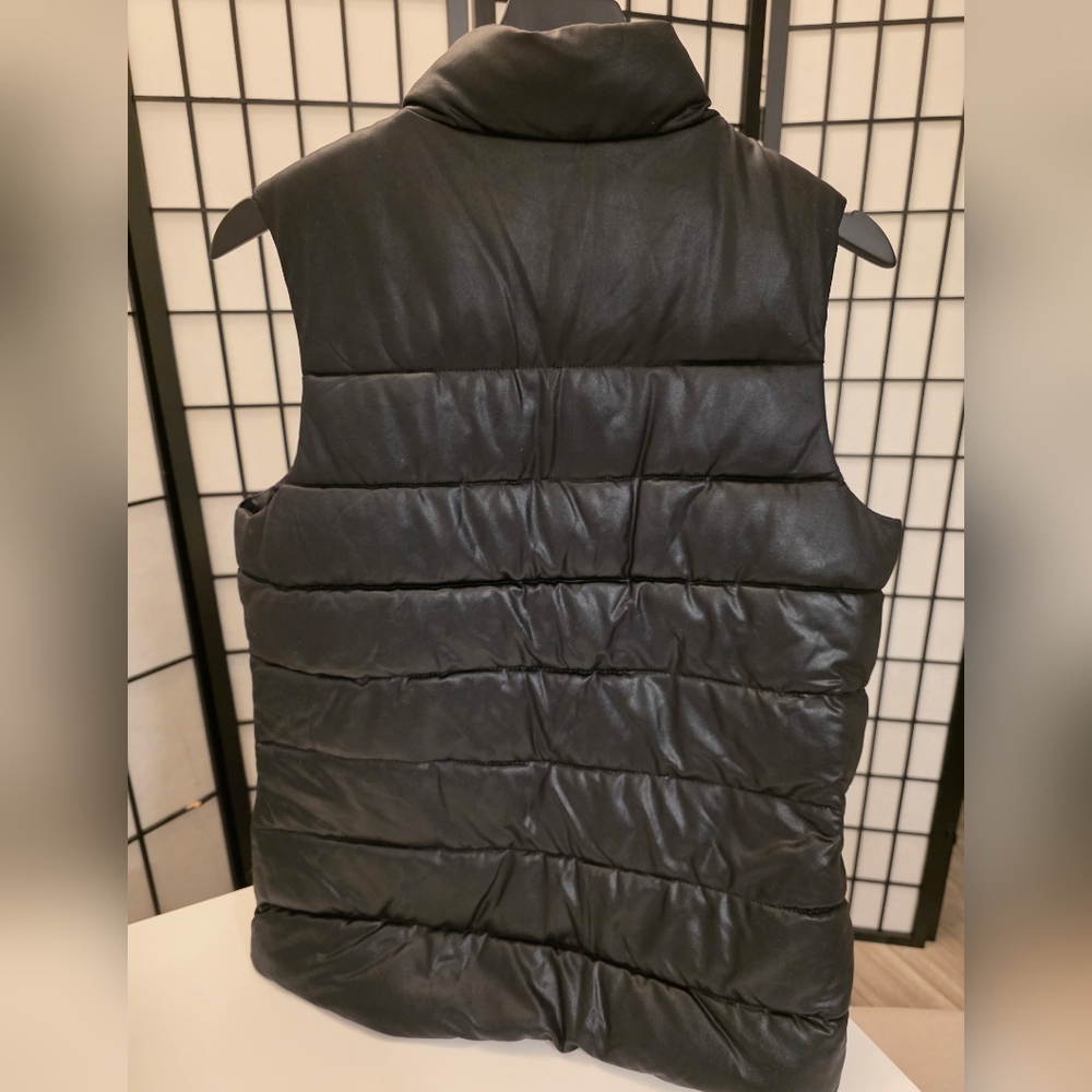 LIKE NEW FILA Sport Women's Quilted Puffer Vest in Black ~ Size Large - Picture 6 of 10